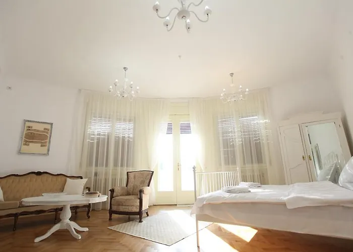 White Opera By Nux * קלוז'-נאפוקה